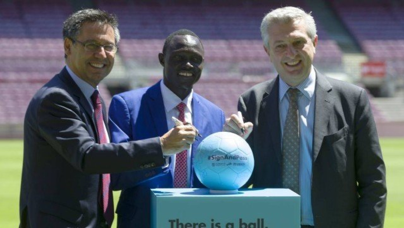 Η      Μπαρτσελόνα      δίπλα    στους      πρόσφυγες