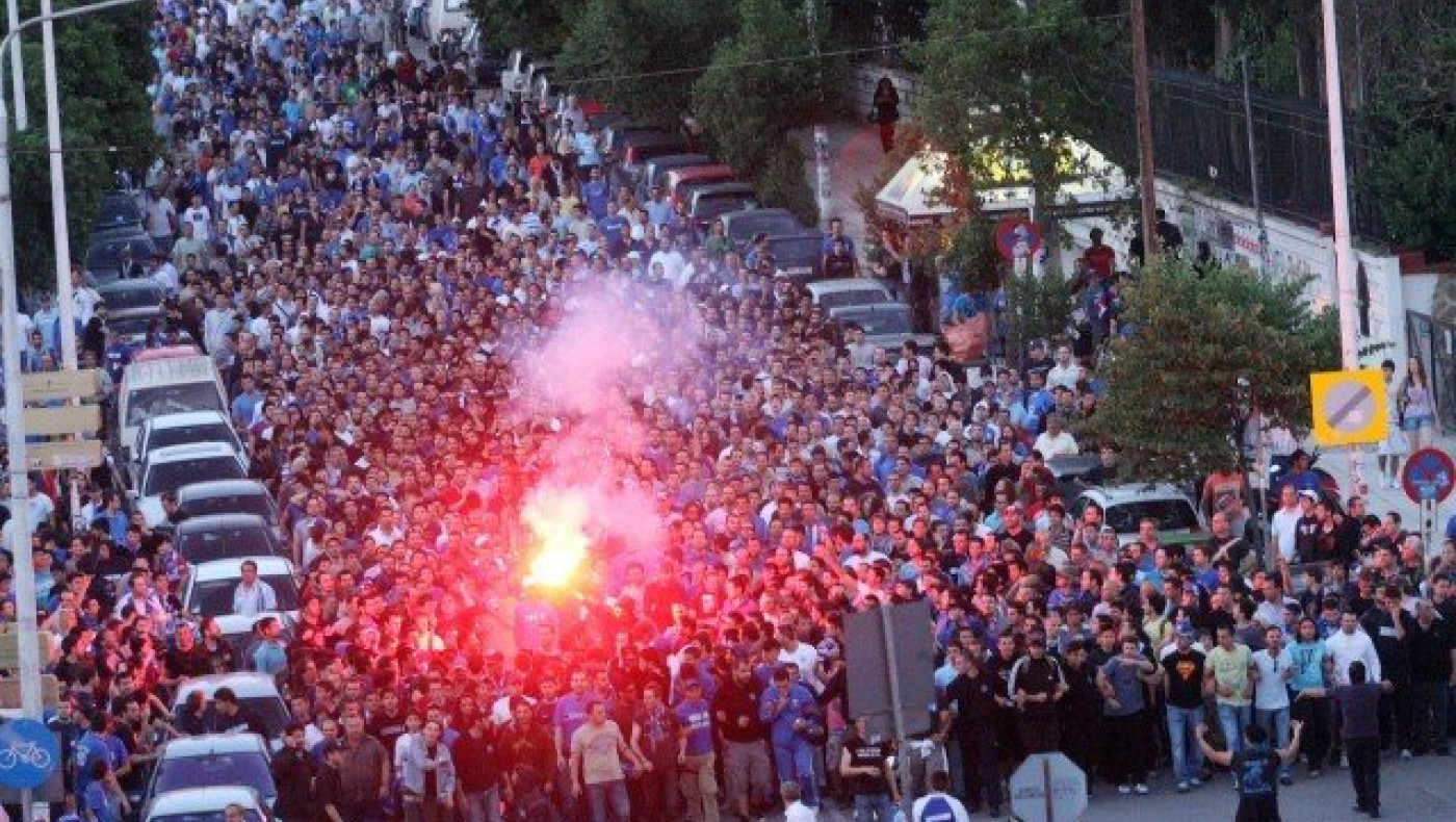 Α.Θ.                      10: «Μας προσφέρουν γέλιο και ξεφτιλίζονται»