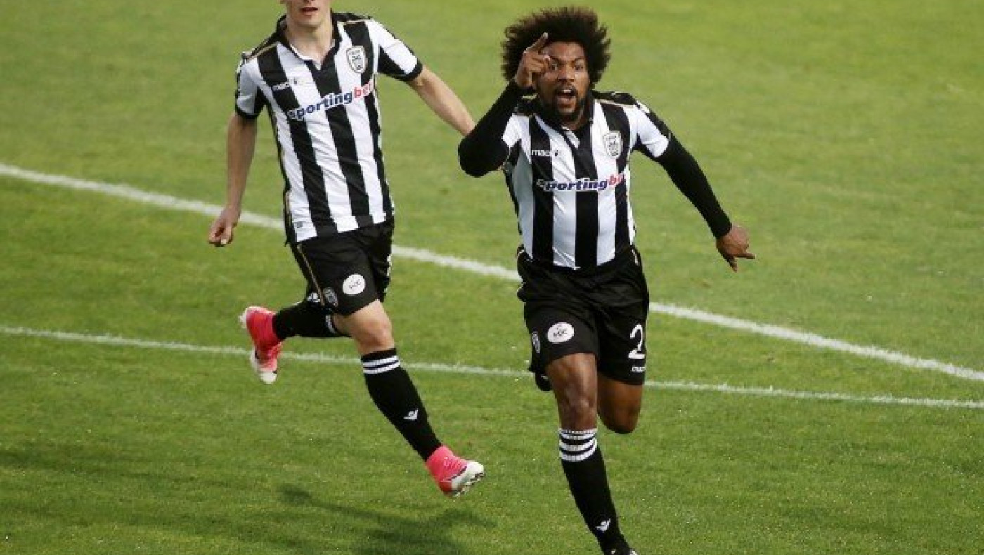 Είναι μεγάλη η ευκαιρία όταν οι κάτω πετάνε αετό...