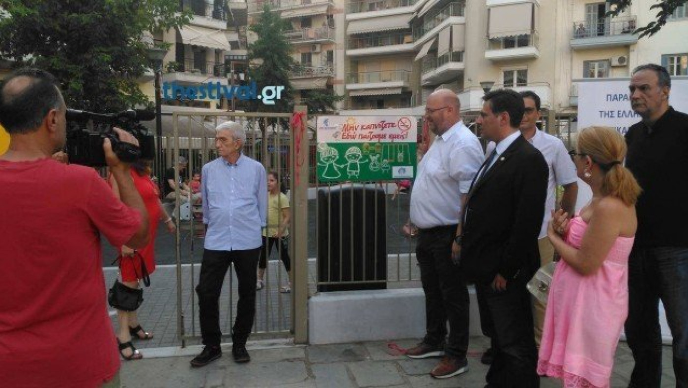 Ο Μπουτάρης σε αντικαπνιστική εκστρατεία - Κόβει & ο ίδιος το κάπνισμα