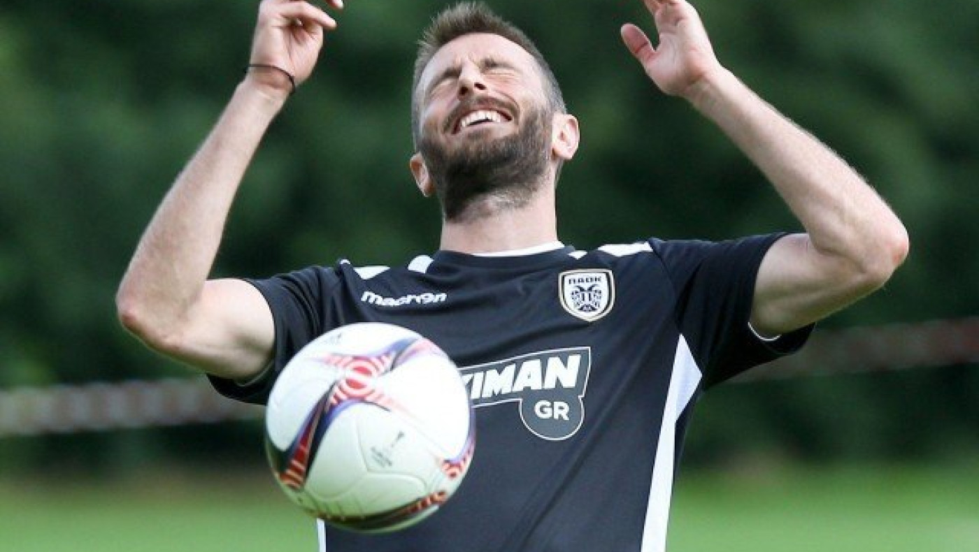 Φτάνει πια     τόσα χρόνια το ίδιο έργο. Κούρασε...