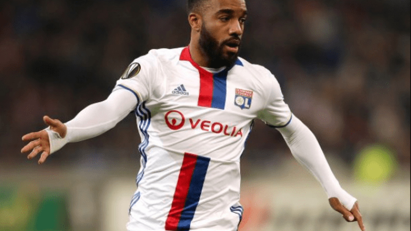 Τινάζει την μπάνγκα και κάνει                     δικό της τον Λακαζέτ