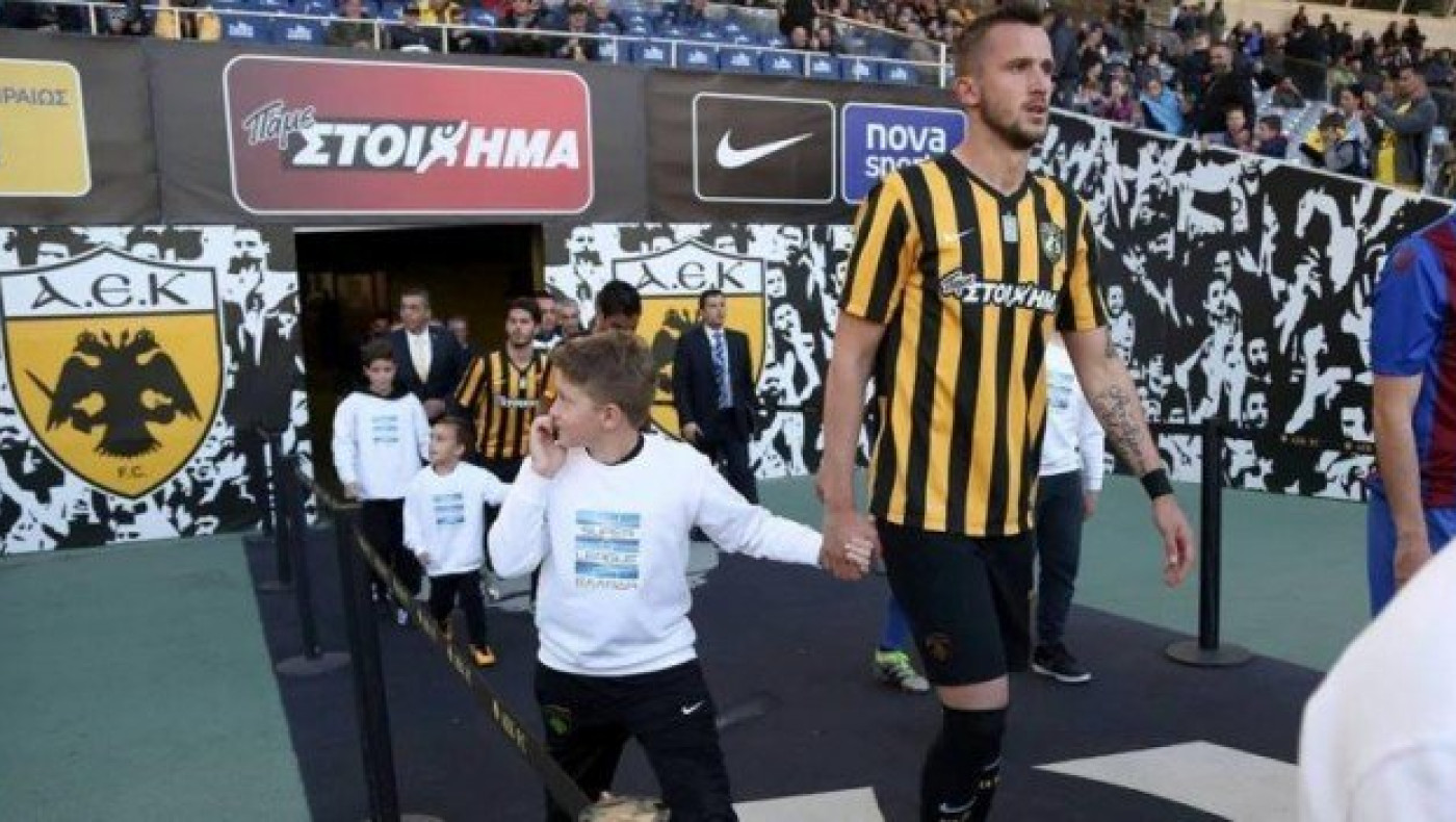 Παρελθόν     ο       Πέκχαρτ      από       την    ΑΕΚ