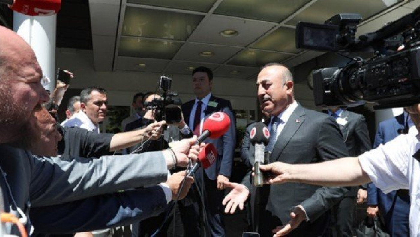 O Tσαβούσογλου τινάζει στον αέρα τη διάσκεψη για το Κυπριακό