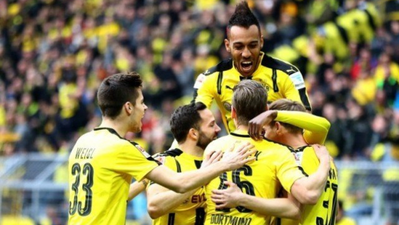 Φανέλα σαν πιτζάμα για          τη Ντόρτμουντ (pic)