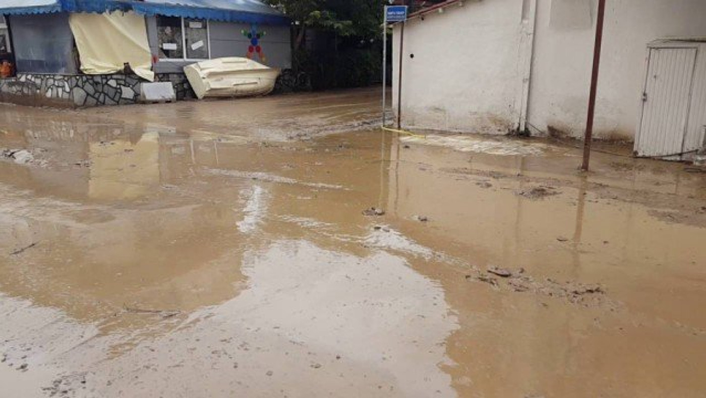 Χαλκιδική: Πλημμύρισαν δρόμοι και σπίτια στη Σιθωνία (ΒΙΝΤΕΟ)