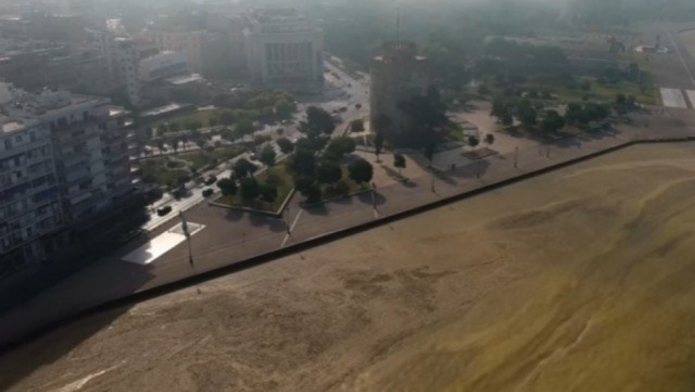 Η αποκρουστική εικόνα του Θερμαϊκού με το πλαγκτόν από ψηλά! (VIDEO)