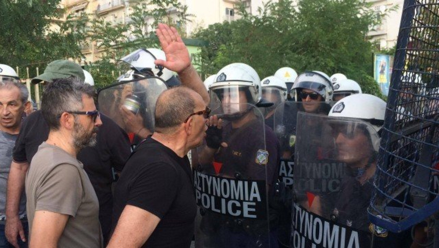 Θεσσαλονίκη - ΤΩΡΑ: Ένταση μεταξύ ΜΑΤ & διαδηλωτών στην παραλιακή