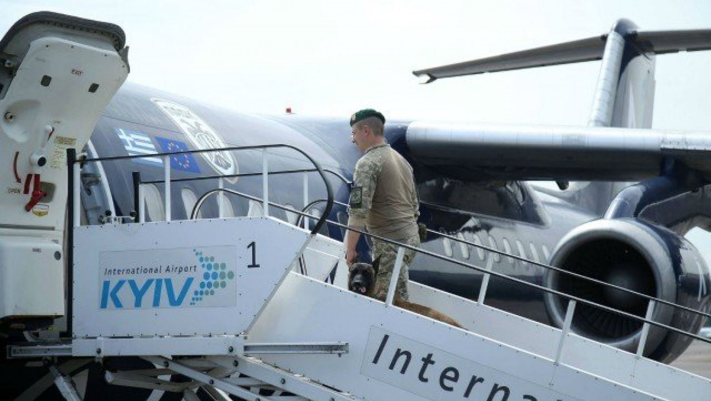 Εφοδος  με... σκύλο   στο    αεροπλάνο    του  ΠΑΟΚ