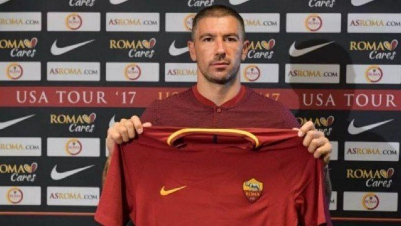 «Ρωμαίος»     και    με   τη     βούλα   ο   Κολάροφ