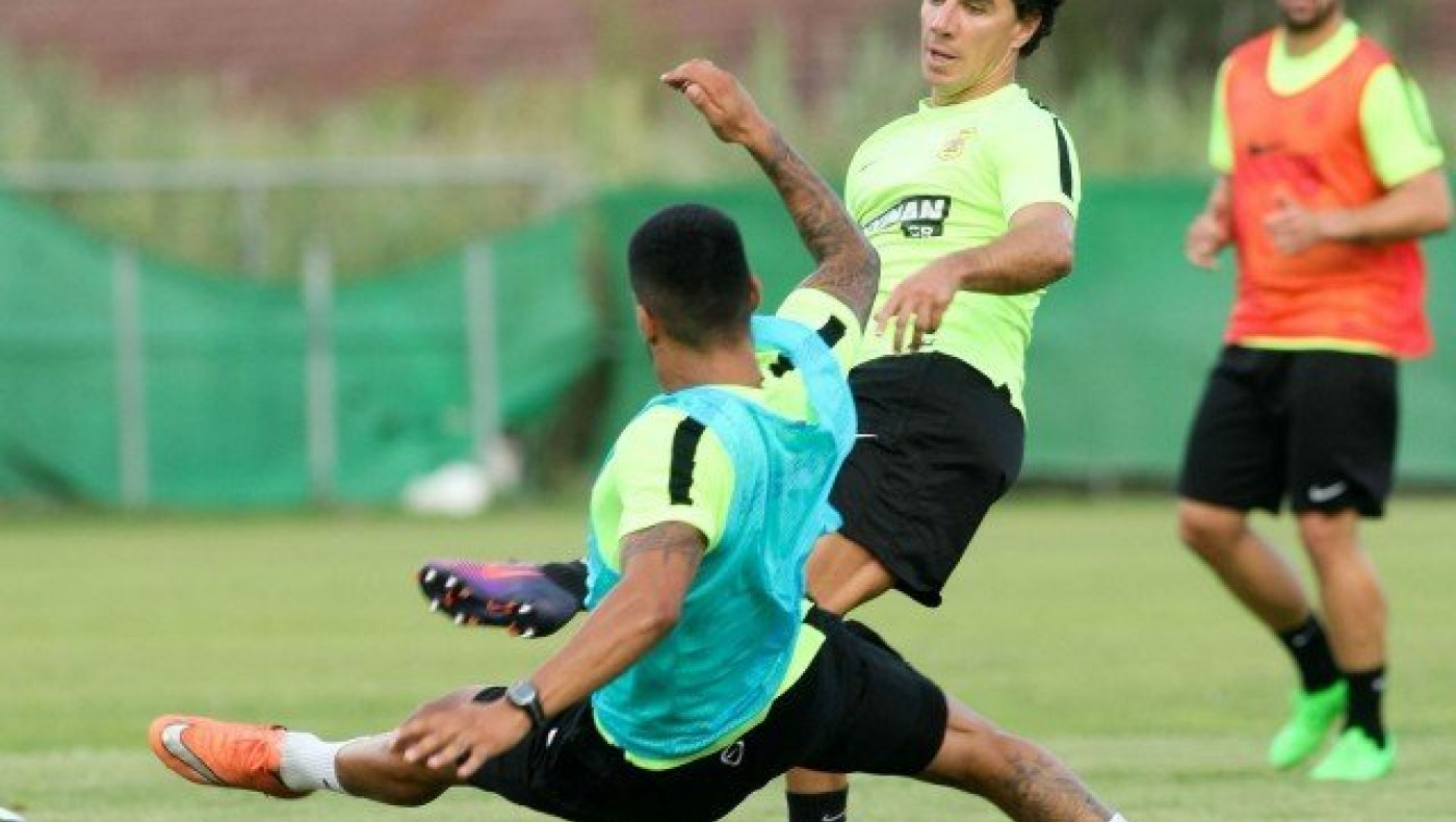 Ανοιχτή η    παραμονή    Νέτο         στον      Αρη