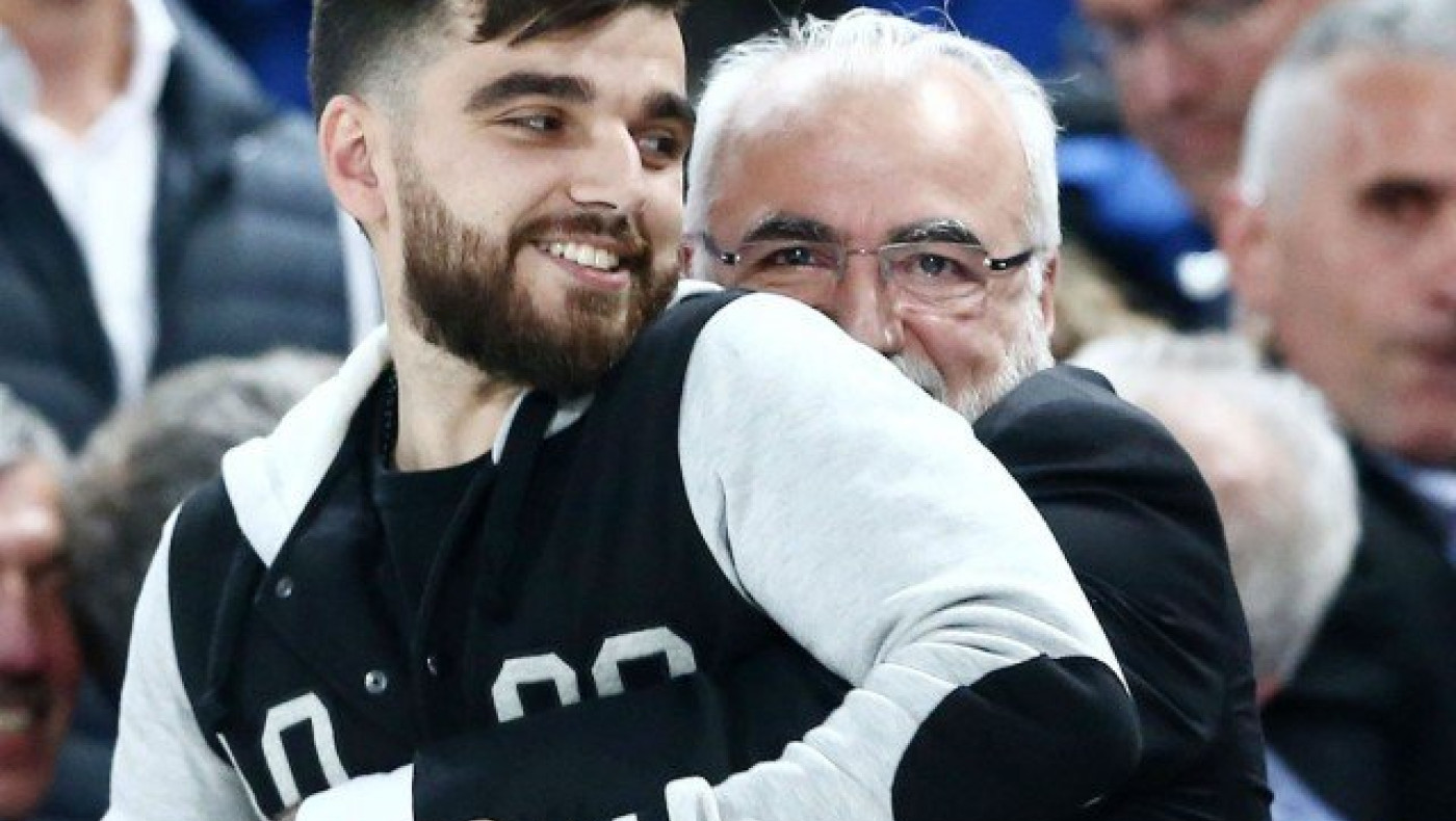 Εκαναν... Τούμπα γάμο στην Αθήνα οι Σαββίδηδες (video)