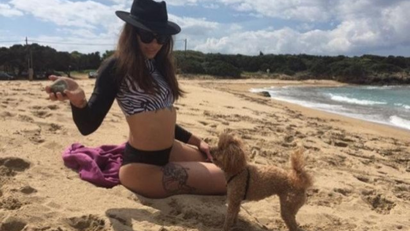 «Όαση» η Ευριδίκη Βαλαβάνη στην                   παραλία!  (pics)