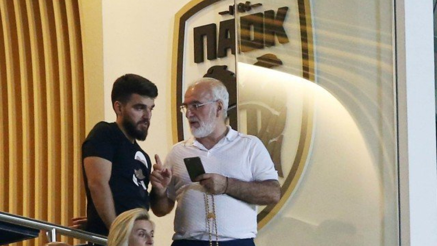 Πρώην παίκτης του Ολυμπιακού στη σουίτα του Σαββίδη (vid)