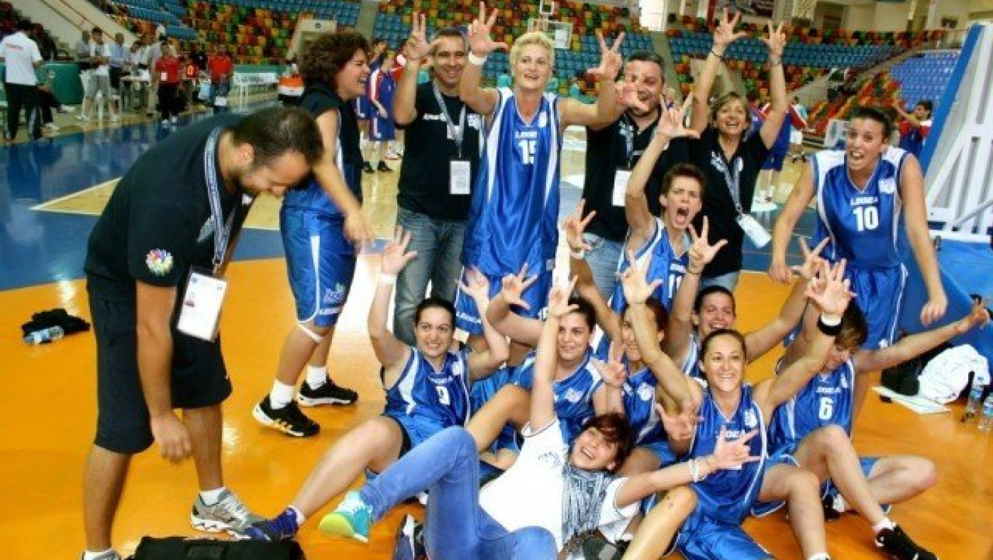 Τα      κορίτσια  ενός      πολύ  ανώτερου      Θεού