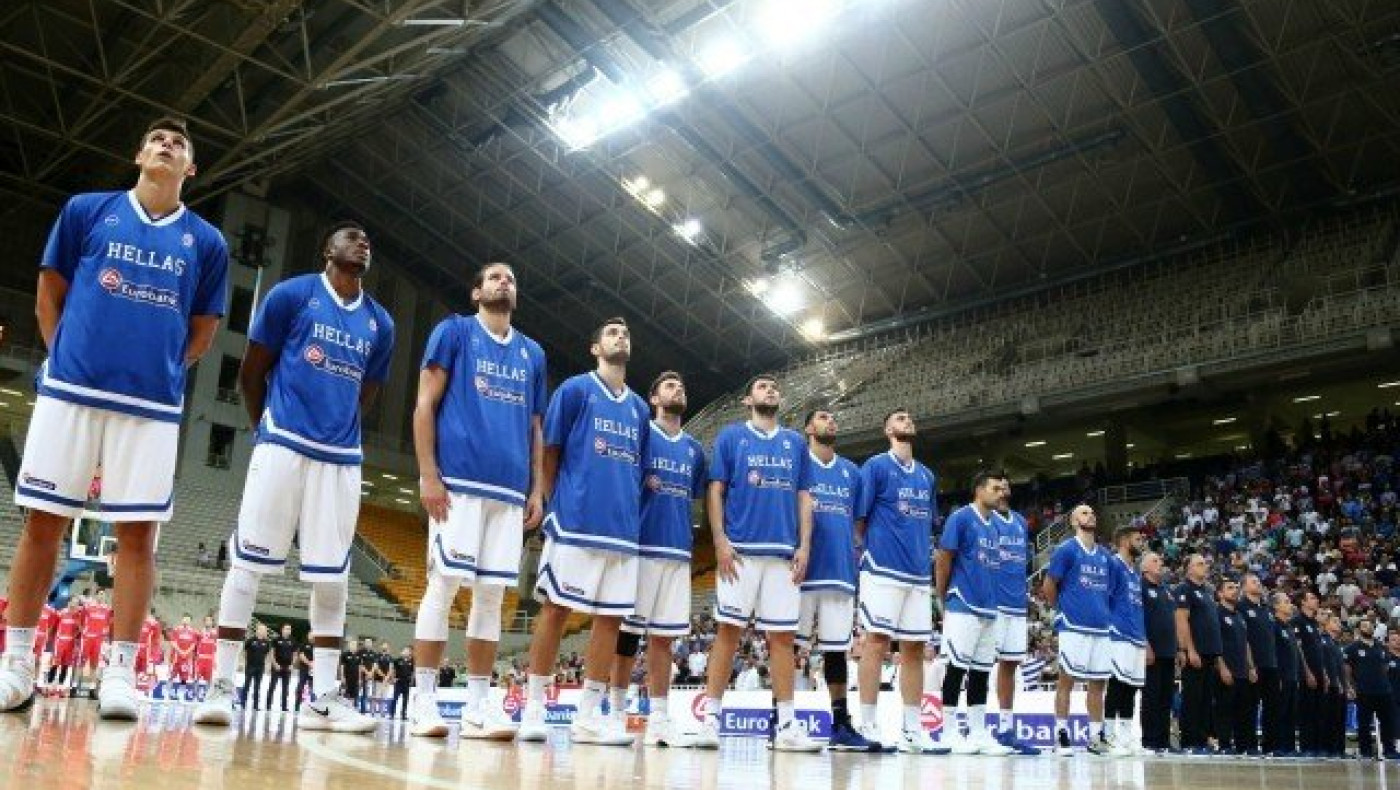 Οι διαιτητές του αγώνα της Ελλάδας με τη       Γαλλία