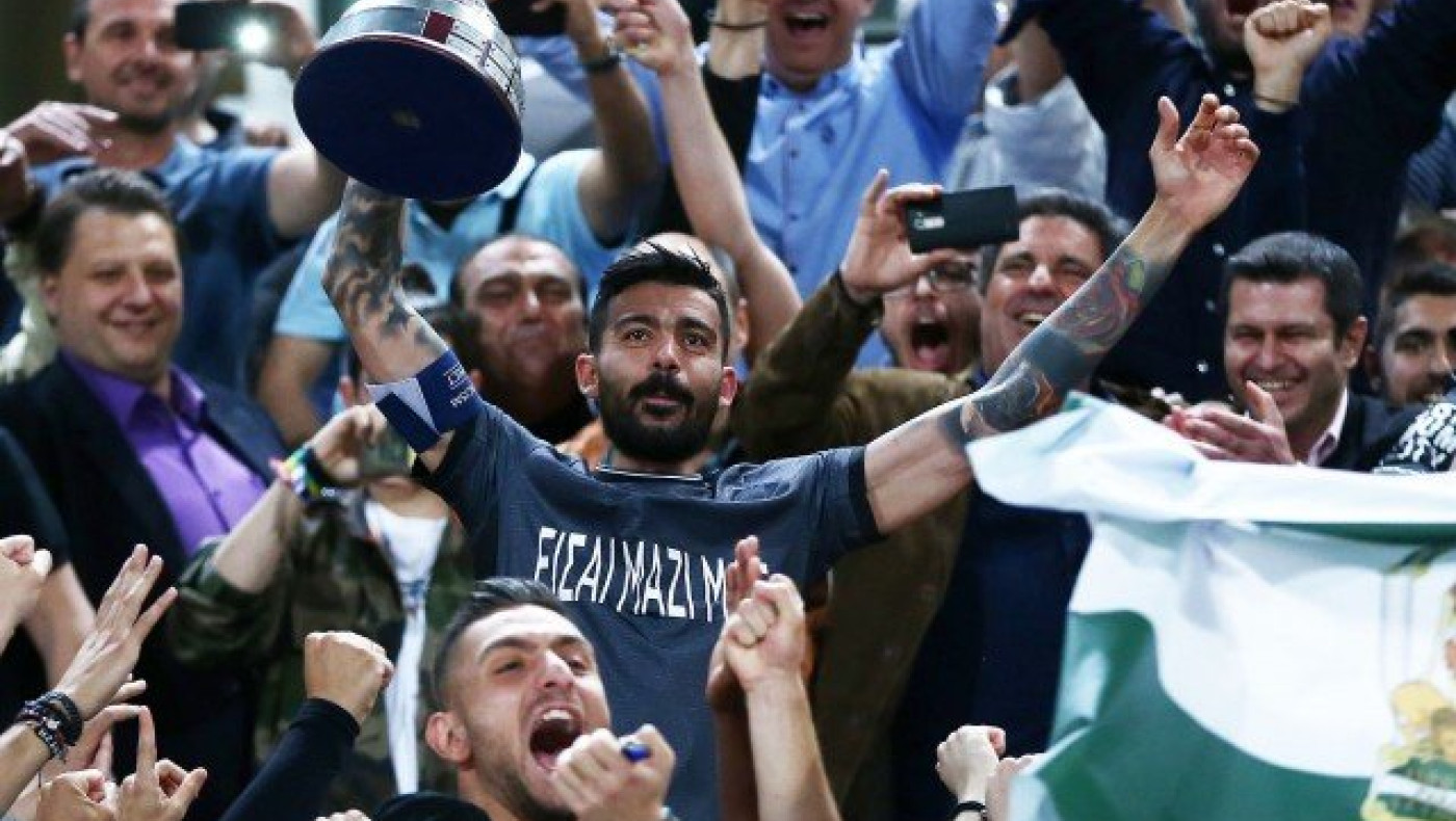 Πριν υποστείλεις  σημαία  οφείλεις να την τιμήσεις