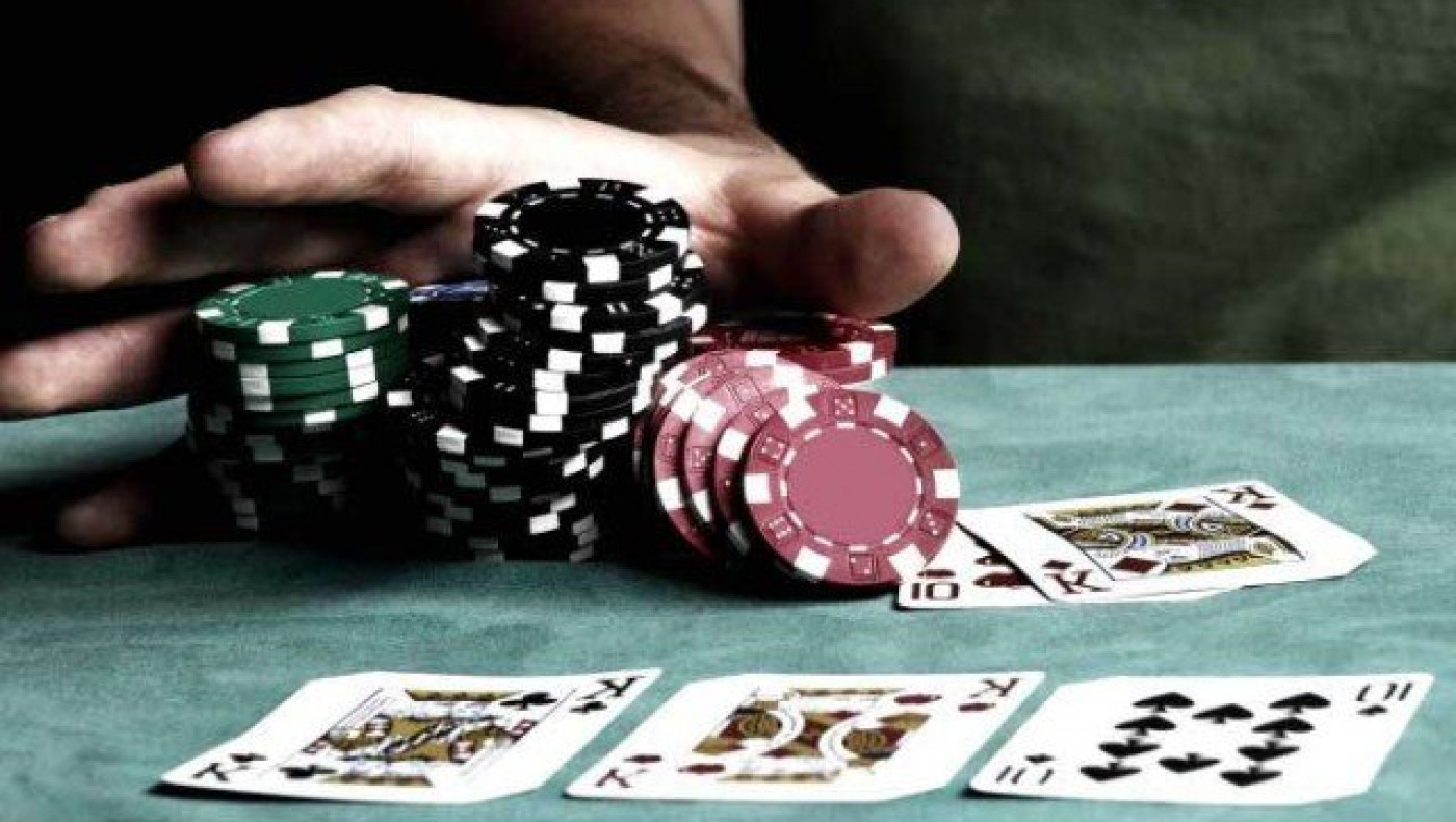 Πασίγνωστος Έλληνας τραγουδιστής: «Είμαι εθισμένος σε τζόγο & τσιγάρο»