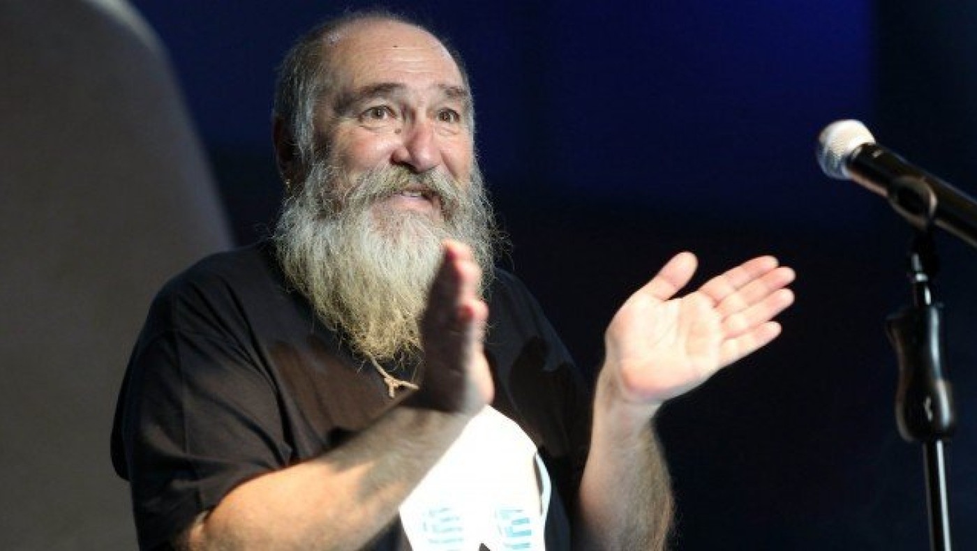 Ο Τζίμης Πανούσης με την όμορφη σύντροφό του και την κόρη τους (ΦΩΤΟ)