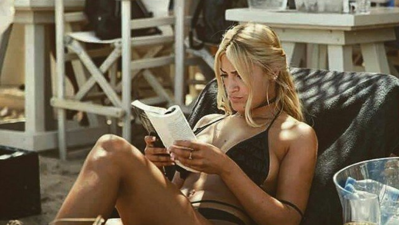 Αυτή είναι η πιο     καυτή Ελληνίδα δασκάλα! (pics)