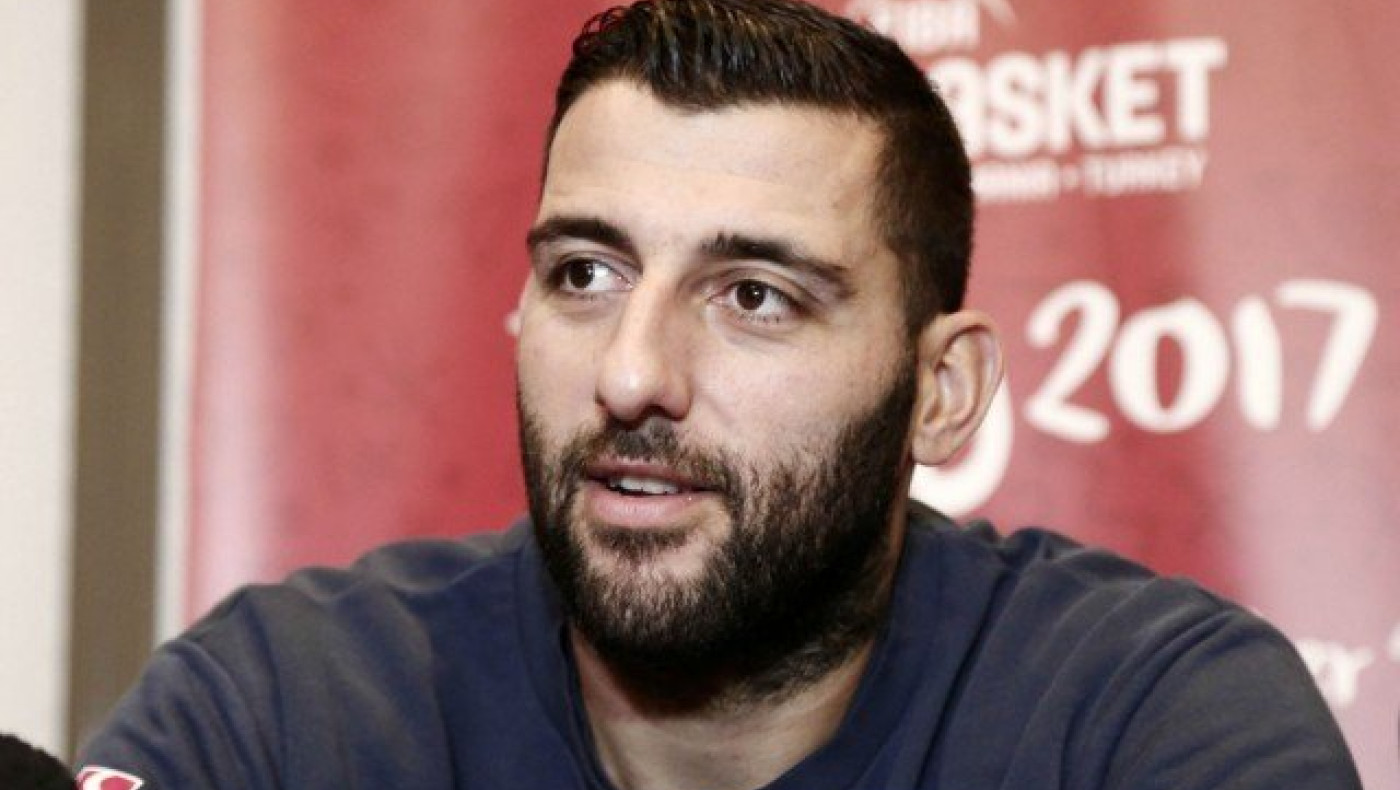 Μπουρούσης: «Σαν να μην υπάρχω στο γήπεδο, πάμε να κερδίσουμε»