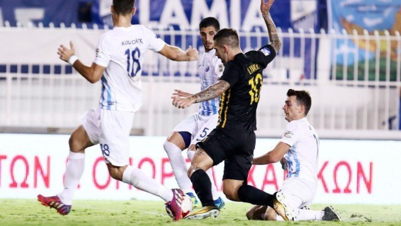 Βγήκαν «Σπάθες», χατζάρες     μαζί και οι… Χαλίφηδες