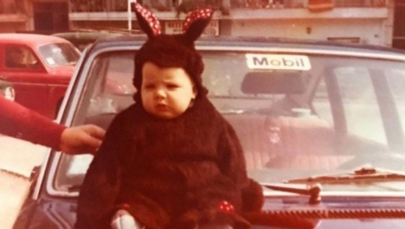 Ποιος γνωστός Έλληνας παρουσιαστής είναι το παιδάκι της φωτογραφίας;