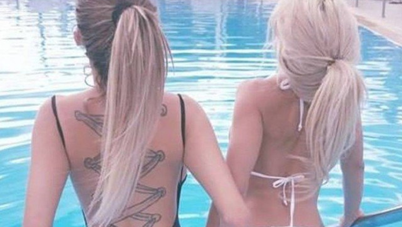 Καυτές Ελληνίδες ποζάρουν στην πισίνα και προκαλούν εγκεφαλικά! (pics)