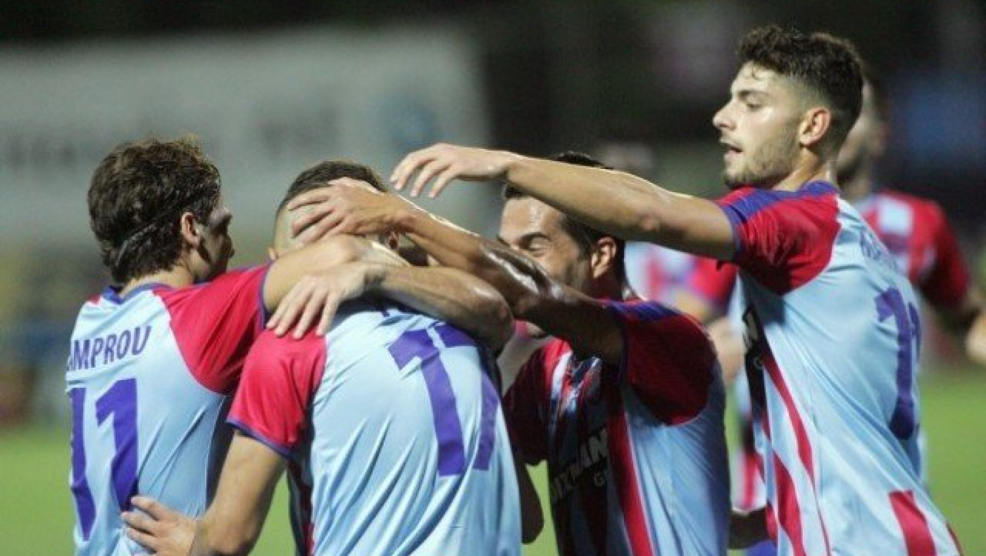  Ψηλά τον πήχη                                                 η Μίλαν