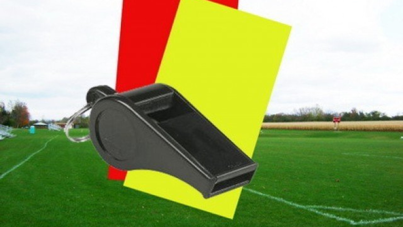 Τρεις διαιτητές απαντούν: Επηρεάζει το οικονομικό την απόδοσή τους;