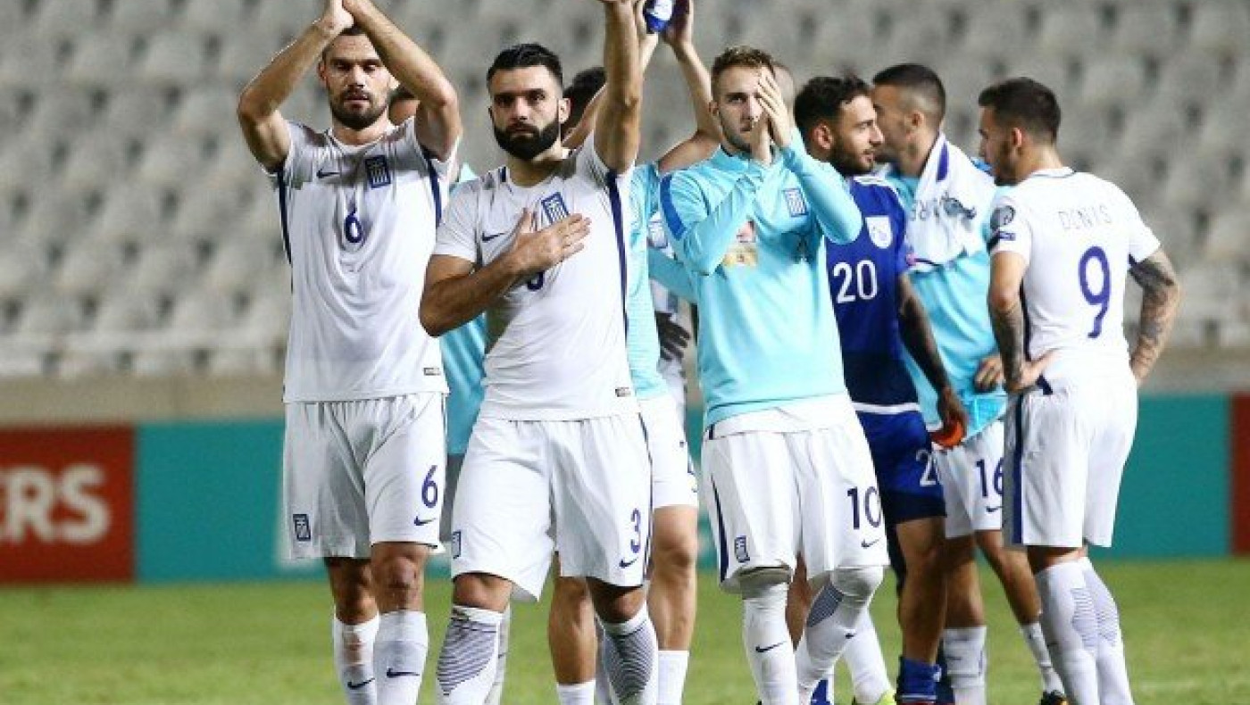 Οι τέσσερις διεθνείς που     κινδυνεύουν λόγω καρτών!