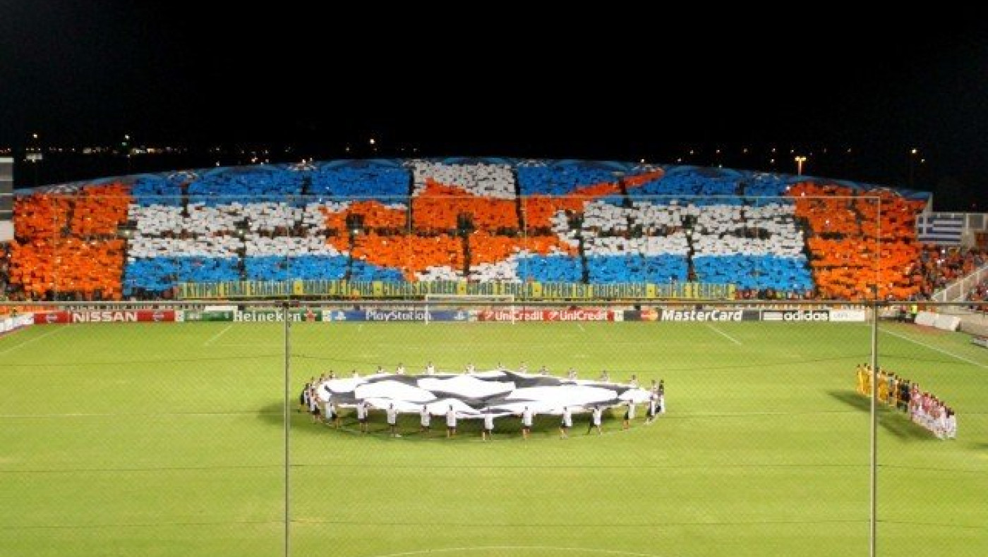 Ας υποκλιθούμε στον                 οπαδό του ΑΠΟΕΛ…