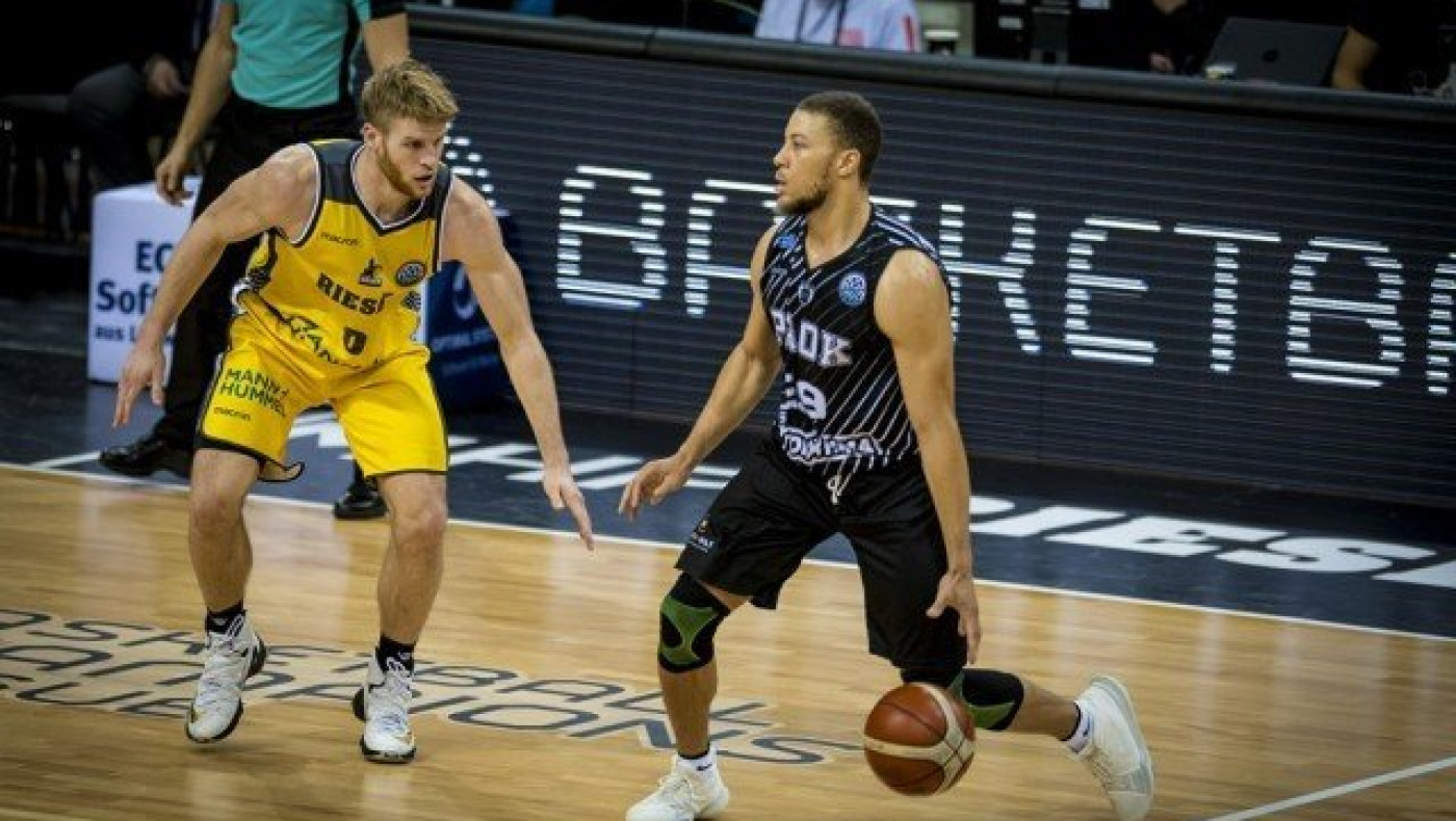 Τα     προβλήματα  δεν δικαιολογούν  το χθεσινό χάλι