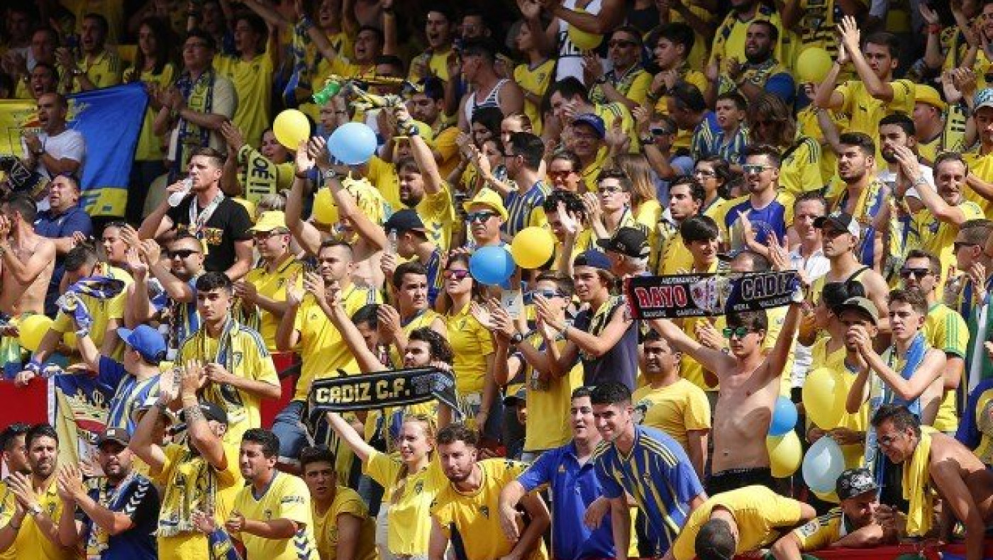 Με                  1.500      οπαδούς        η Κάδιθ