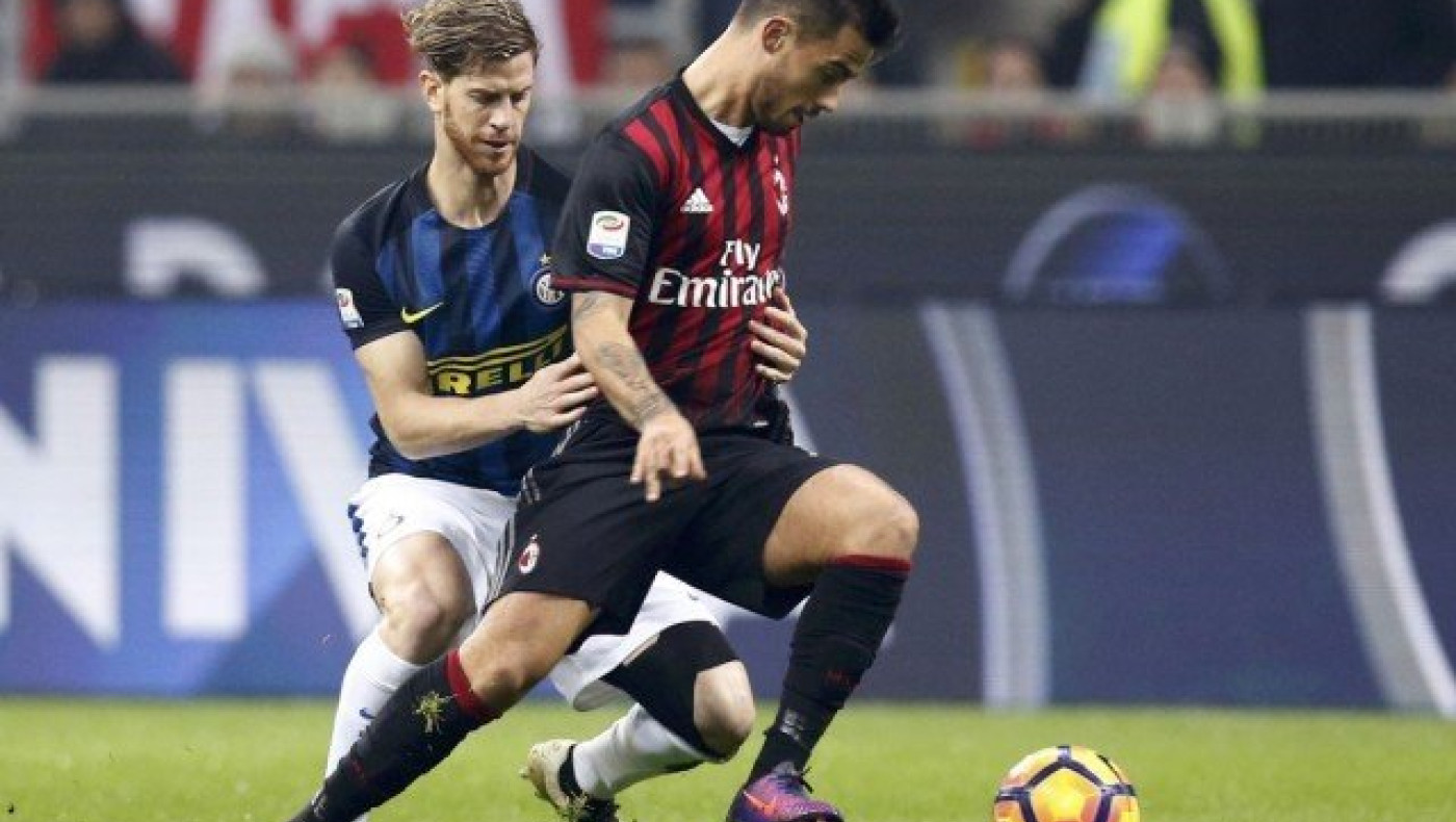 Είθισται να ανασταίνεται                                το αουτσάιντερ