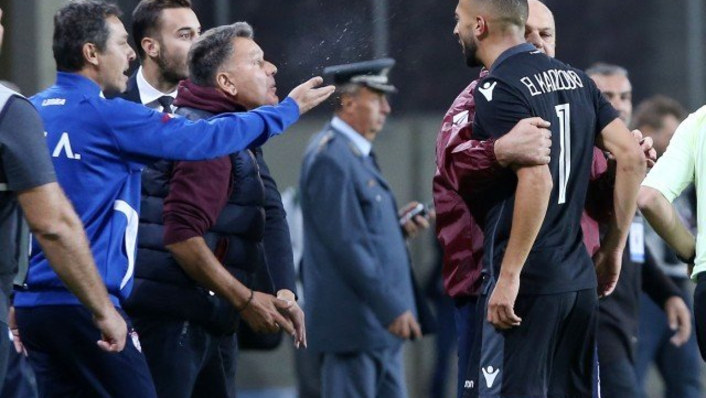 Προκλητικός        Κούγιας   έφτυσε τον Ελ Καντουρί! (vid)