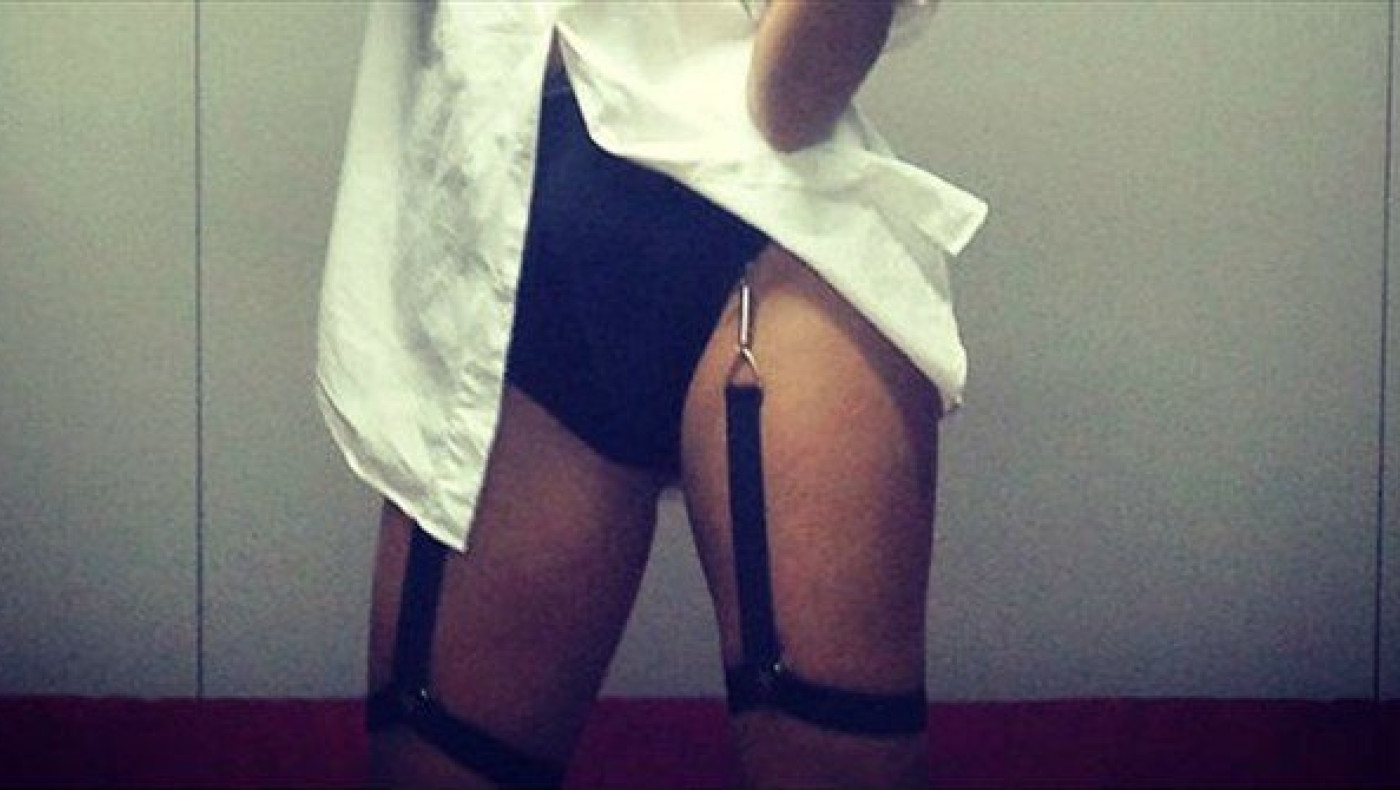 Selfie με τις... ζαρτιέρες της! 