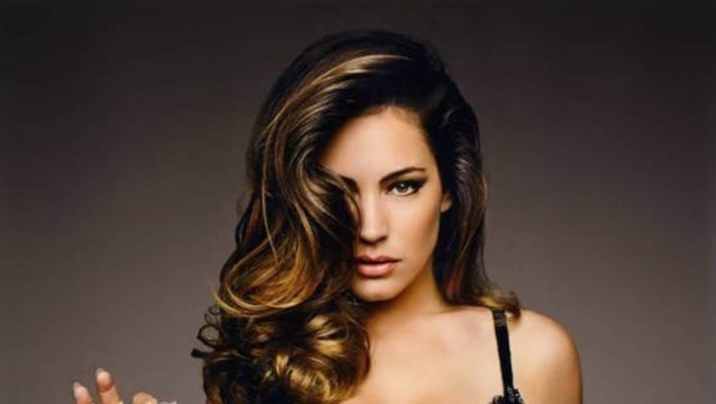 Κelly Brook: Πρωταγωνίστρια στο πιο «καυτό» ημερολόγιο του 2015