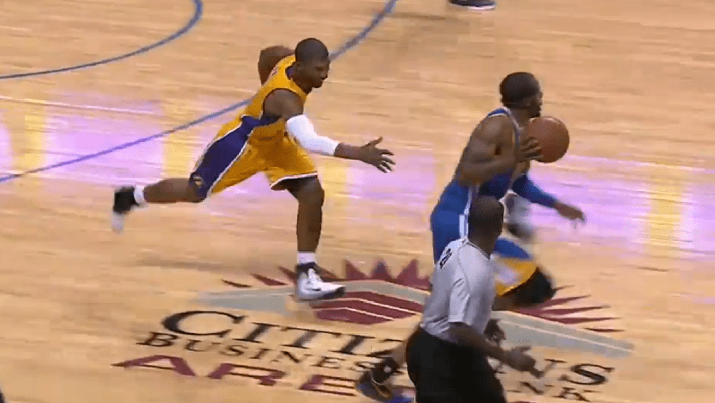 Ιπτάμενο... παπούτσι στον Ιγκουοντάλα (video)