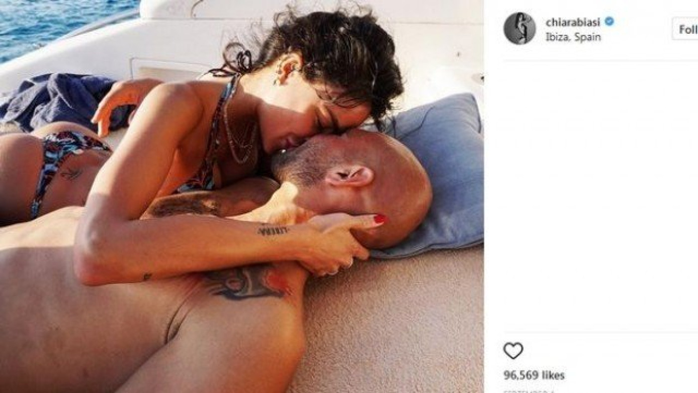 O Tζάτζα     «τρέλανε» την σέξι σύντροφό του! (pics)