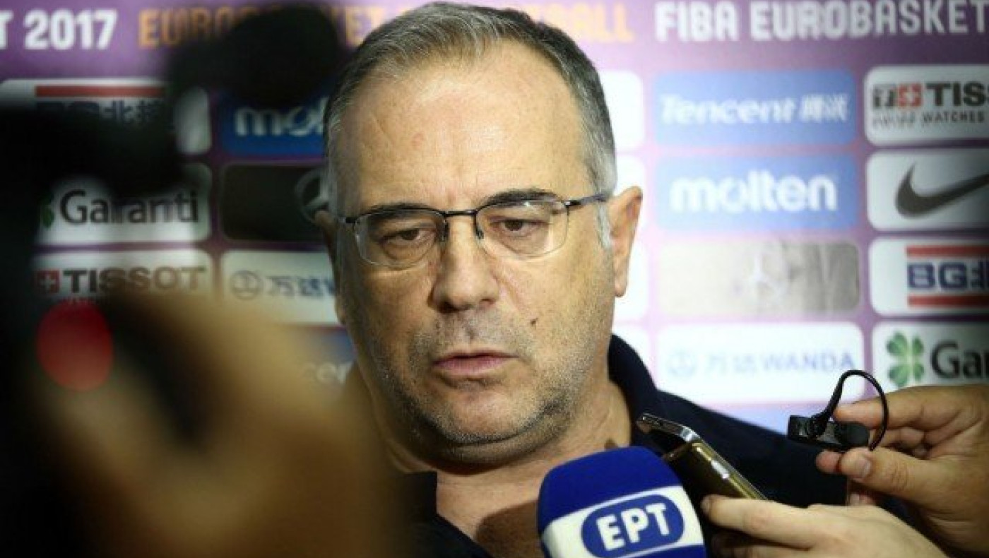 Παρουσιάζει                Σκουρτόπουλο και         Μίσσα η ΕΟΚ