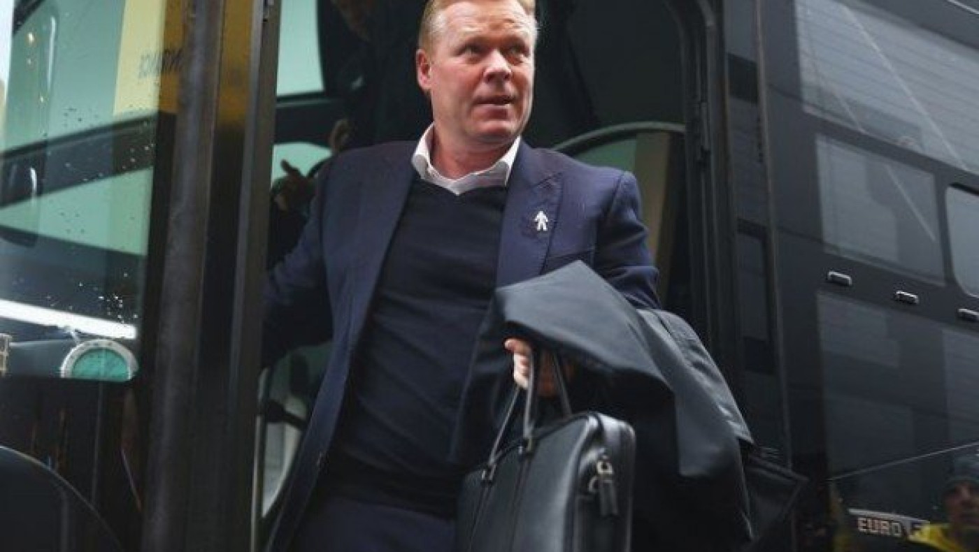 Koύμαν,                       περιμένει ένα… πούλμαν