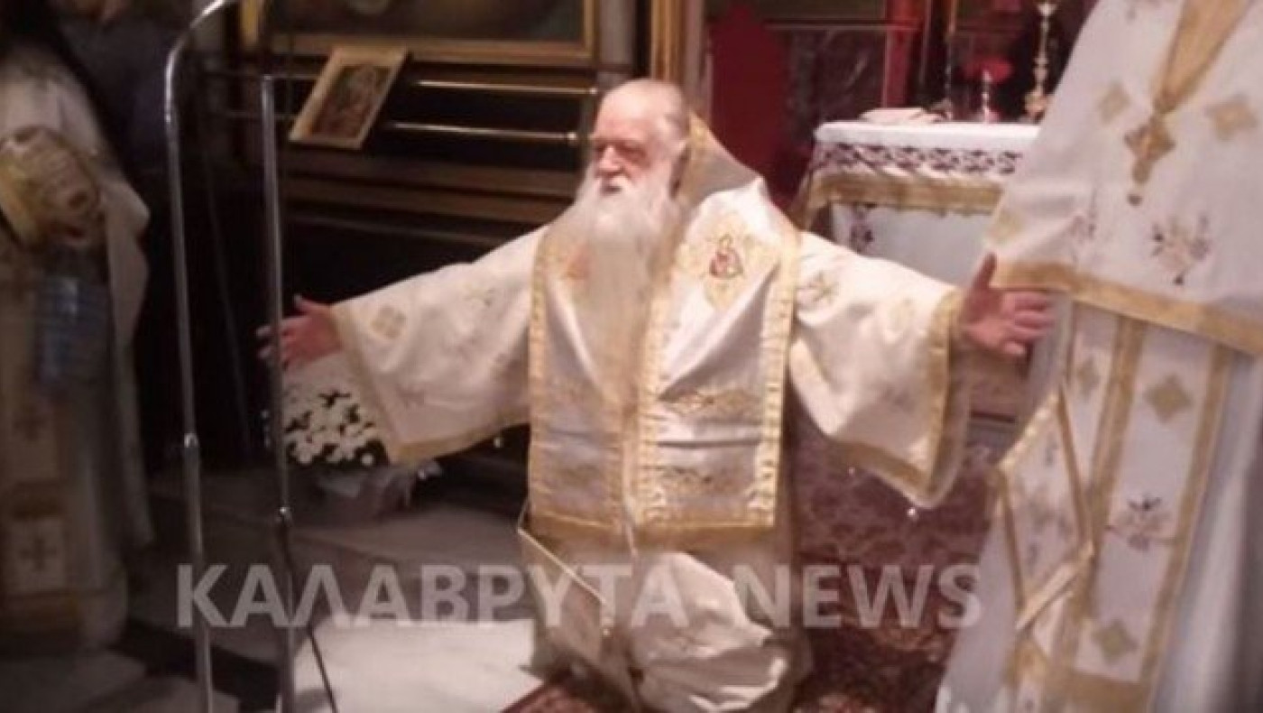 Ο Μητροπολίτης Αμβρόσιος ζήτησε συγγνώμη γονατιστός και δακρυσμένος