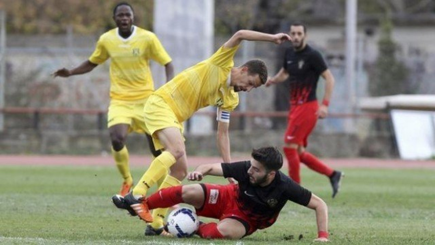 «Πονάει»                         αριστερά ο Απόλλων