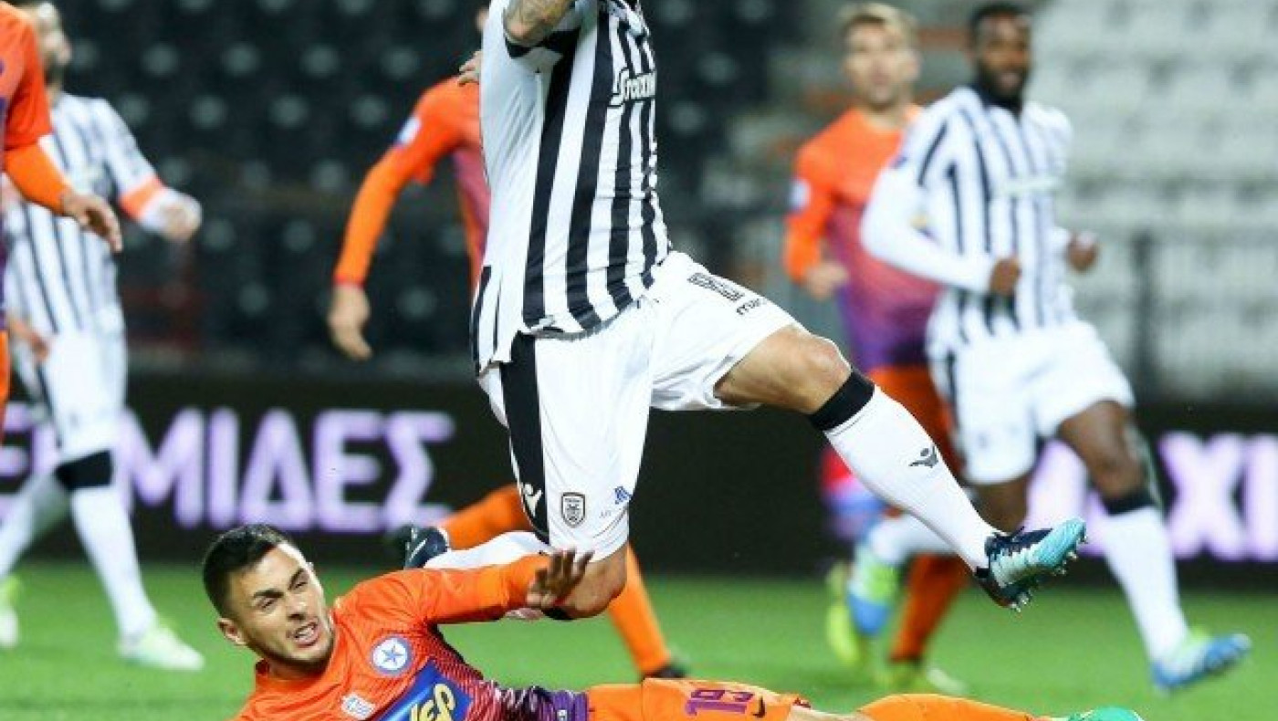 Παγιώνεται   ως    αριστερός    μπακ   ο   Βιεϊρίνια