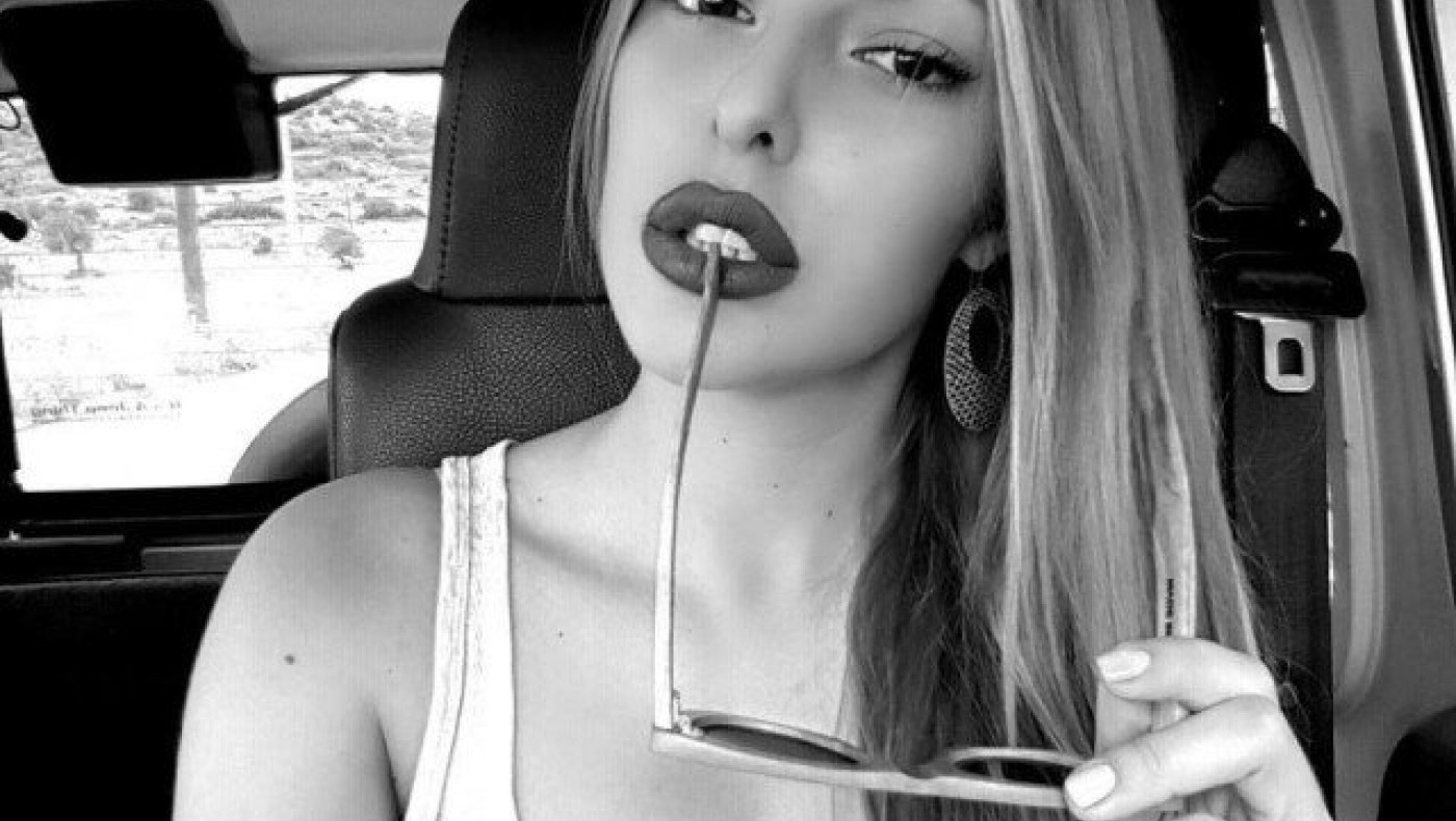 Δείτε την κούκλα που «έχασε» ο        Απόστολος Βέλλιος! (pics)