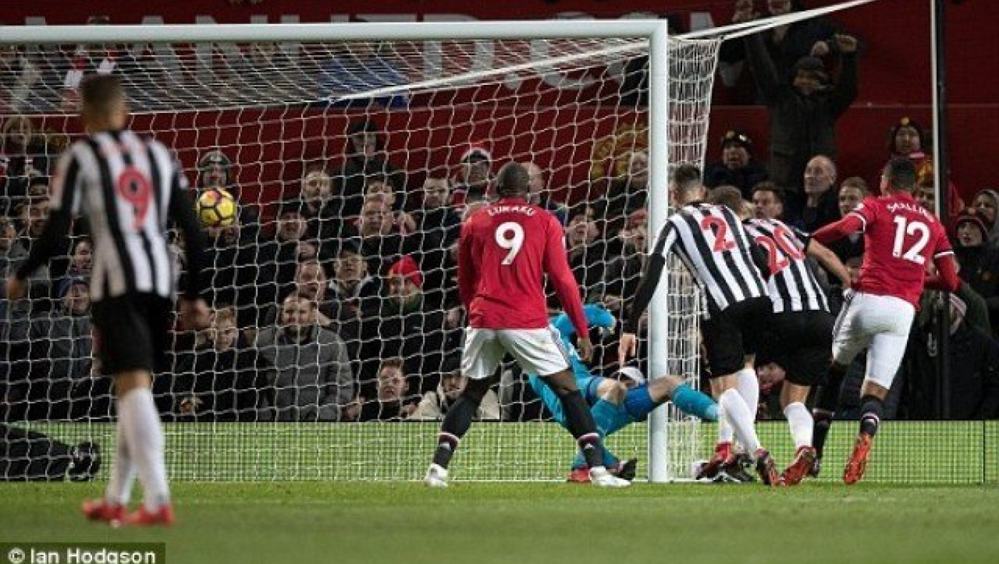 Με ανατροπή           στη δεύτερη θέση η Γιουνάιτεντ