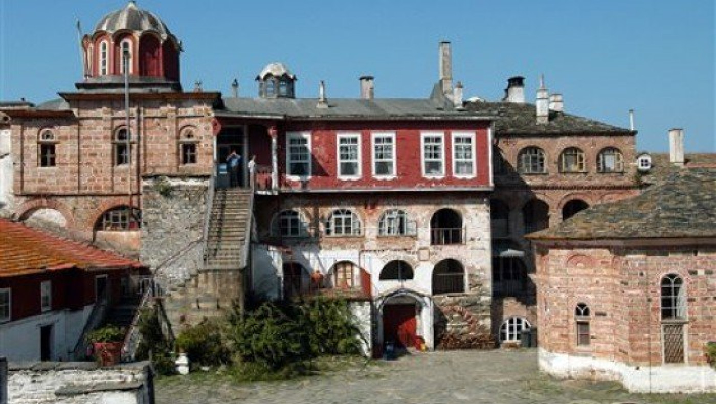 H Μονή Βατοπεδίου στον Άρειο Πάγο για τη λίμνη Βιστωνίδα!