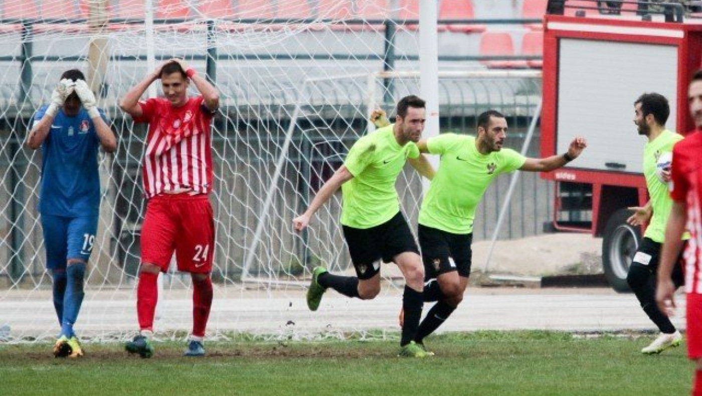 Πολύ        σκληρός            για να πεθάνει ο Απόλλων