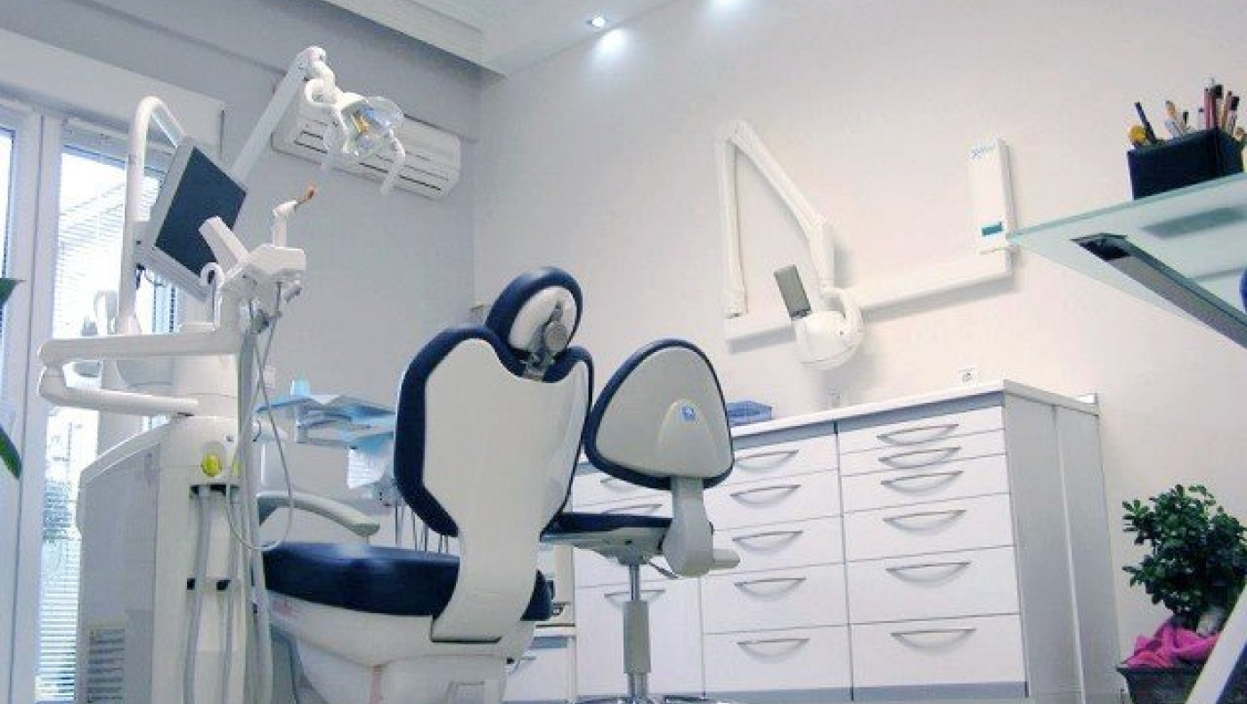 Λουκέτο σε ινστιτούτο λεύκανσης δοντιών στο κέντρο της Θεσσαλονίκης